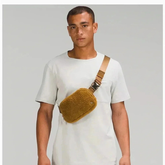 NWT! Lululemon Everywhere Fleece Belt Bag Burnt Caramel - Picture 6 of 14